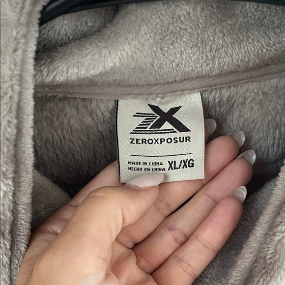 NWOT Cozy Taupe Zip-Up Fleece Jacket - Picture 2 of 3